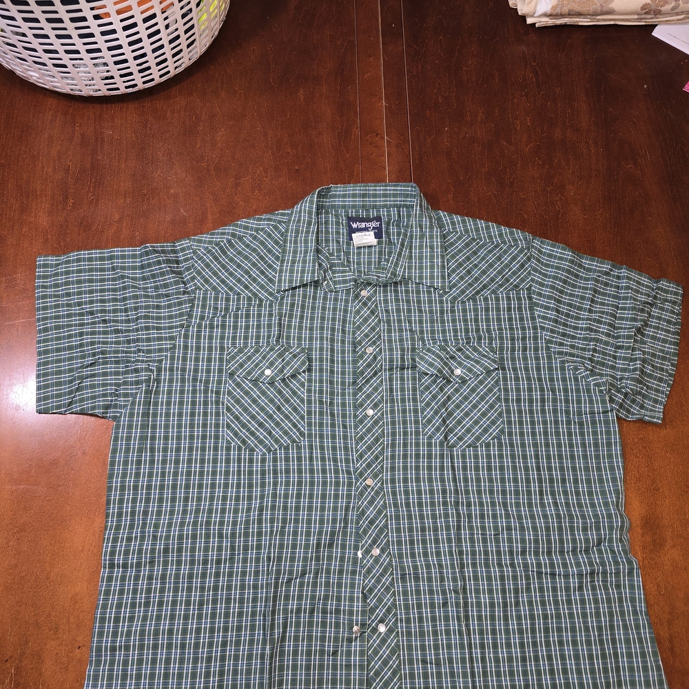 Wrangler Men's Green Checkered Button Down Shirt